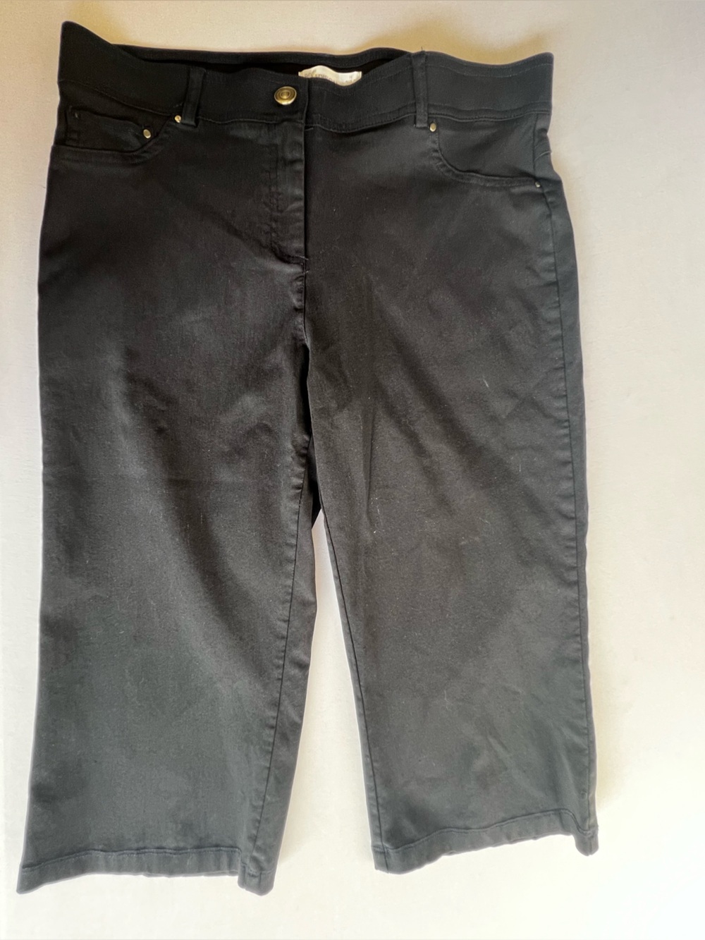 89th & MADISON BLACK ELASTIC WAIST STRETCH BERMUDA SHORTS SIZE 10  LIGHTWEIGHT